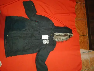 Parka blanca para mujer con capucha - miniatura 6
