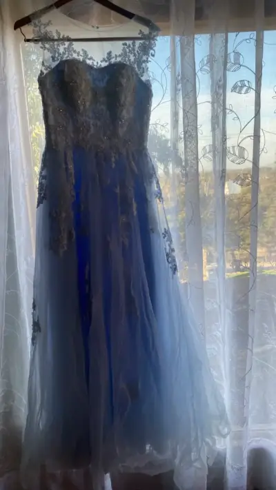 Vestido de fiesta con encaje - miniatura 1