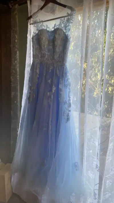 Vestido de fiesta con encaje - miniatura 2