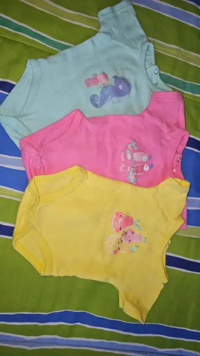 Set de 3 bodys para bebé coloridos - miniatura 1