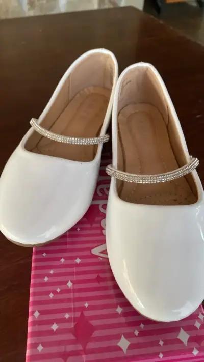 Zapatos planos blancos con correa brillante - miniatura 3