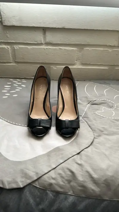 Zapatos de tacón Nine West negros - miniatura 1