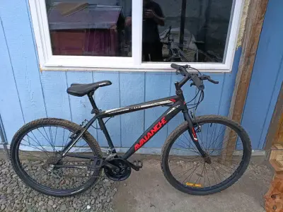 Bicicleta Avalanche negra - miniatura 1