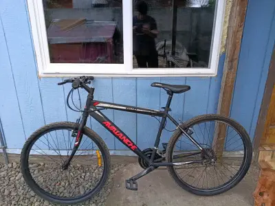 Bicicleta Avalanche negra - miniatura 2