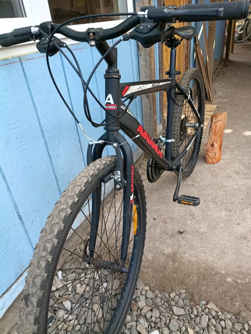 Bicicleta Avalanche negra - 5
