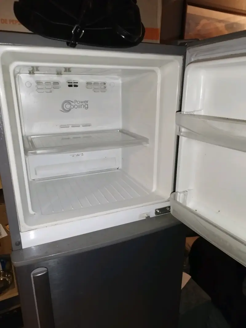 Refrigerador compacto en buen estado - 2
