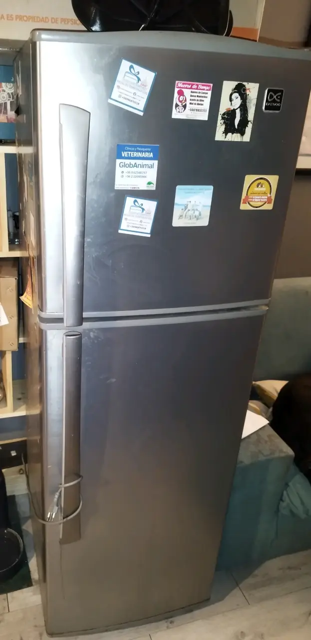 Refrigerador compacto en buen estado - 3