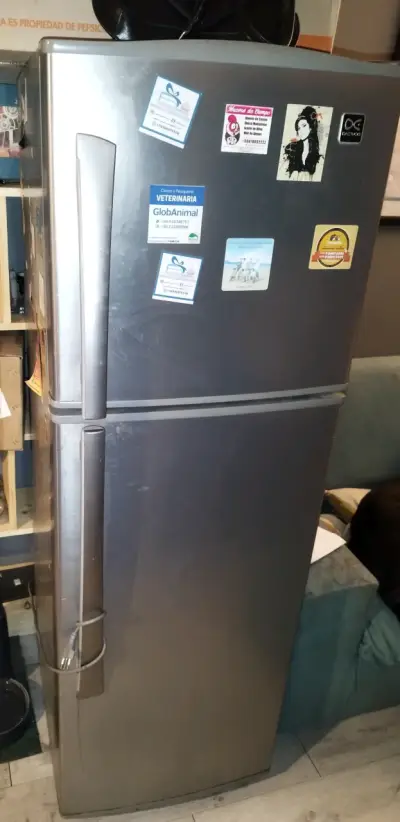 Refrigerador compacto en buen estado - miniatura 3