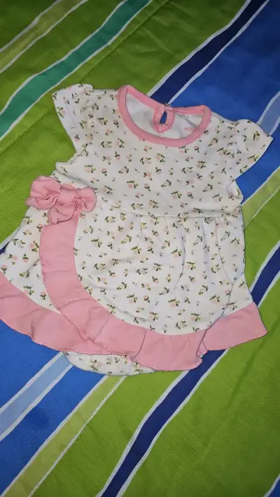 Body de bebé con estampado floral y lazo - miniatura 1