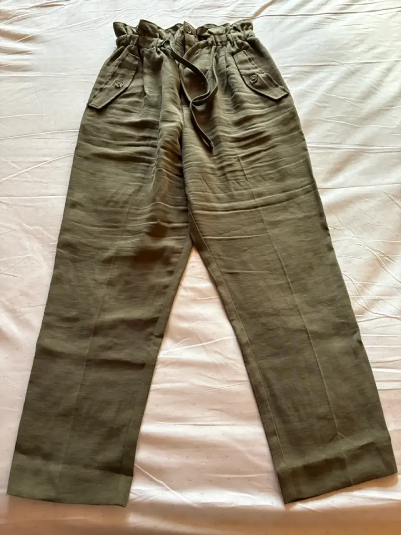 Pantalones de lino verde oliva con cintura ajustable - 1