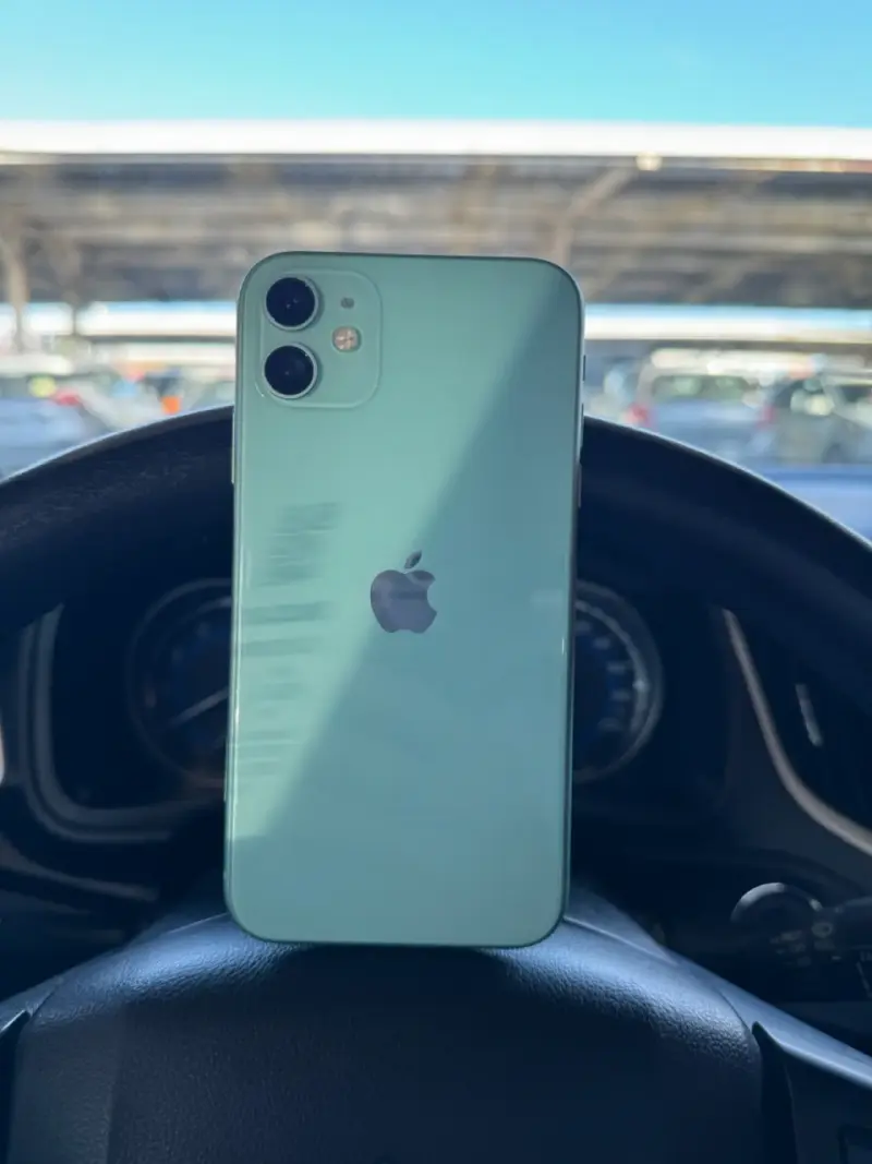 iPhone 11 (128gb) - 1