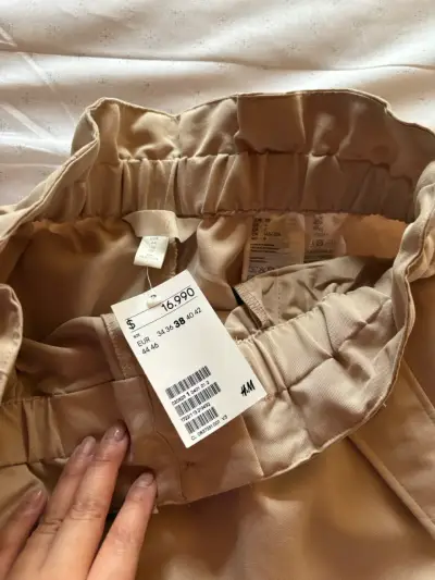 Pantalones de lino beige con bolsillos laterales - miniatura 2