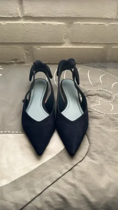 Zapatos de tacón bajo azul marino elegantes - miniatura 1