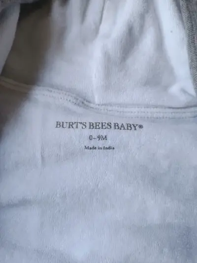 Bata de bebé gris con capucha - miniatura 3