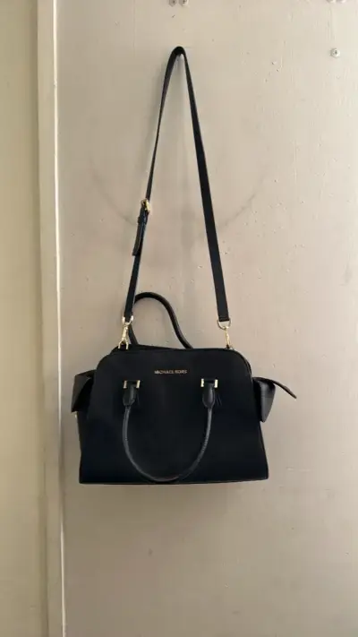 Cartera Michael Kors negra elegante - miniatura 1