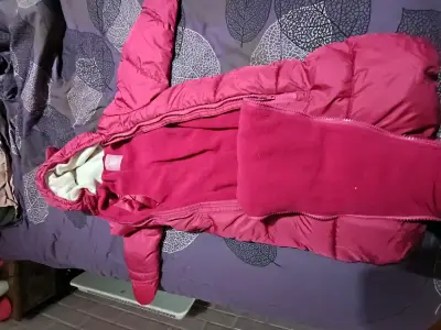 Vendo saco acolchado de 18 meses con cierre facil - miniatura 3