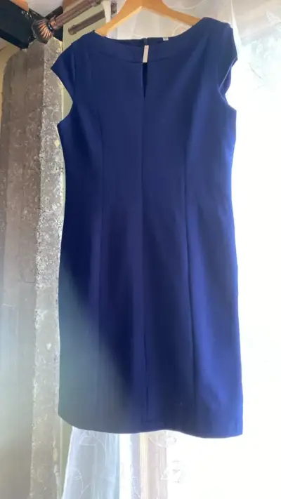 Vestido azul elegante sin mangas - miniatura 1