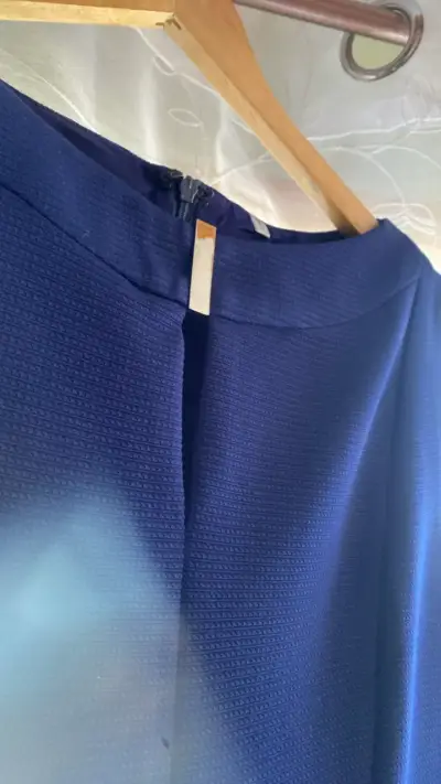 Vestido azul elegante sin mangas - miniatura 2