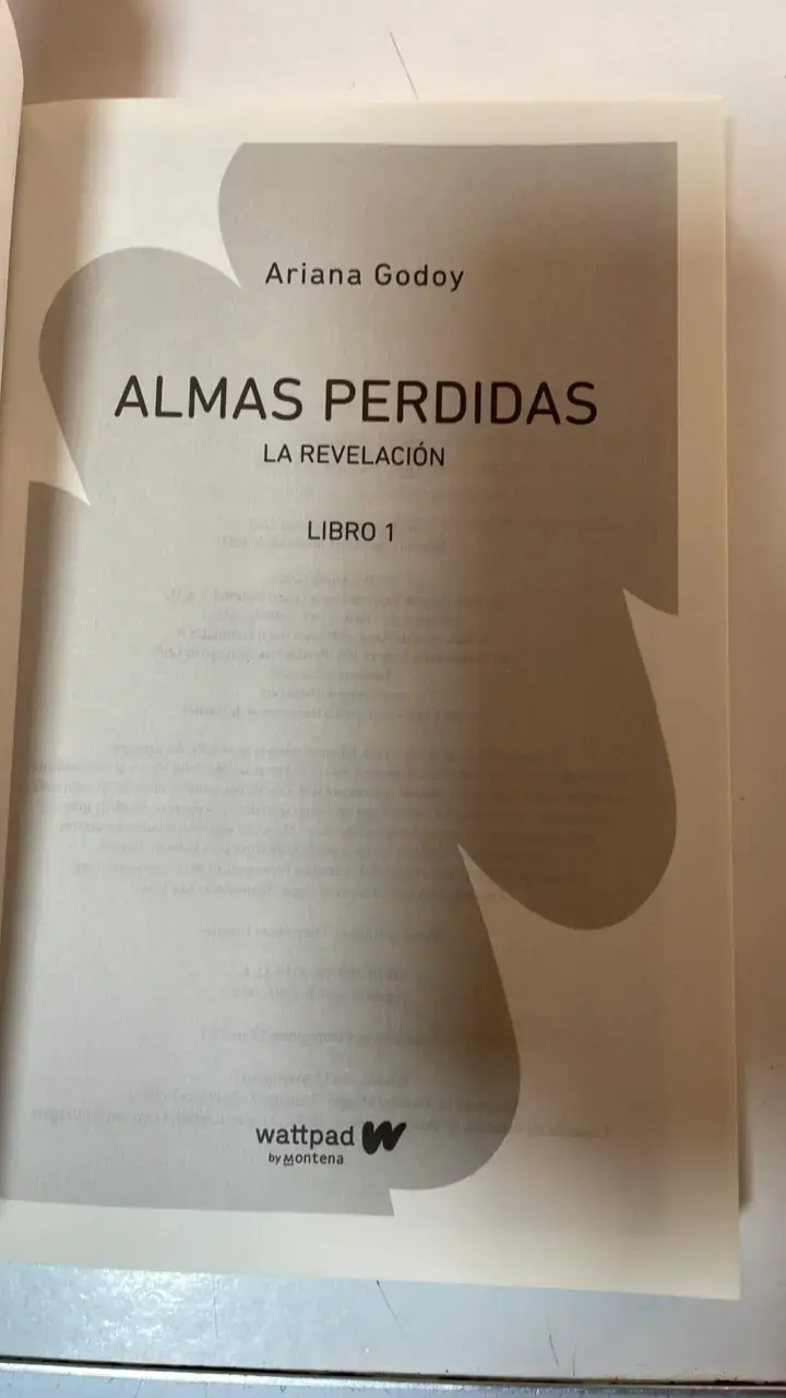 Libro 'La Revelación' de Ariana Godoy - 3