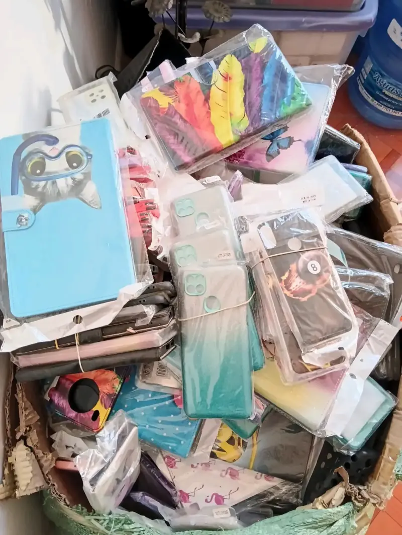 Lote de fundas para celulares variadas - 4