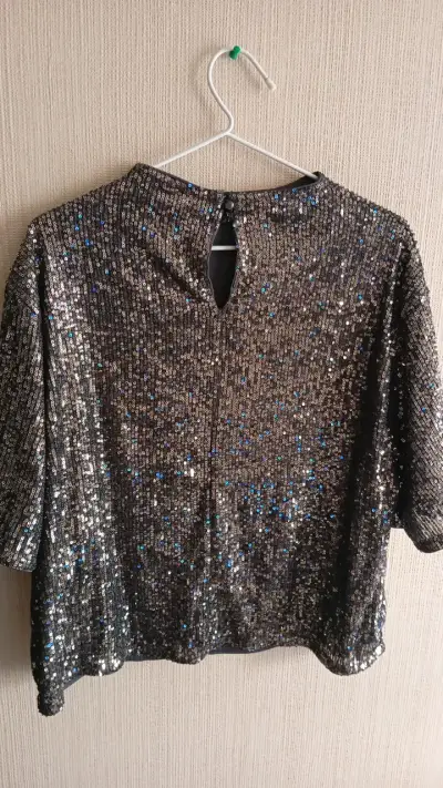 Blusa de lentejuelas negra brillante - miniatura 2