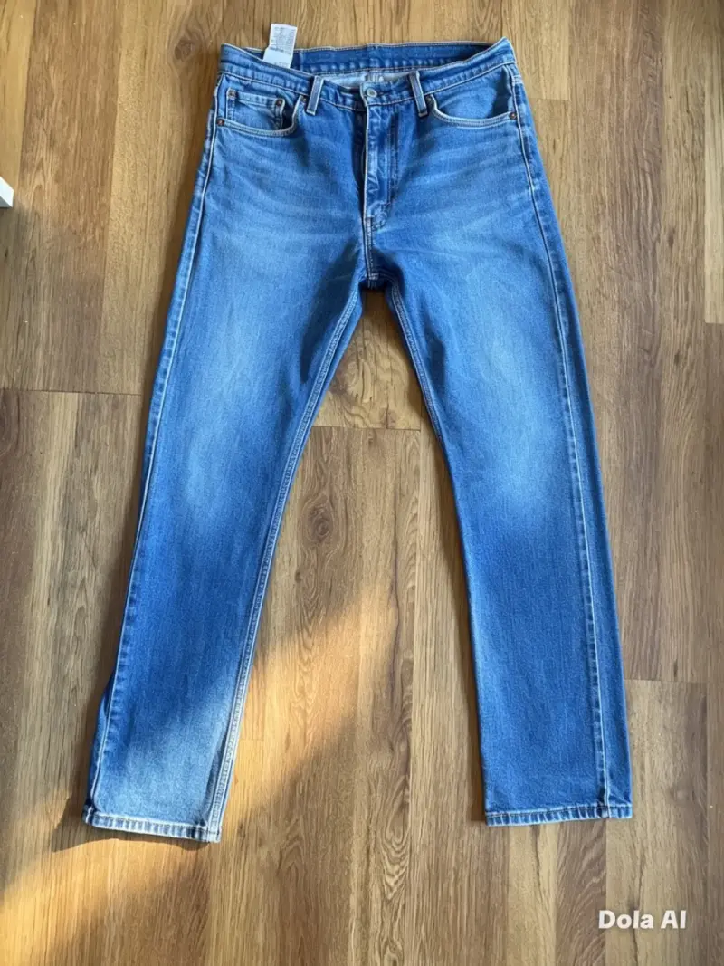 Jeans Levi's, corte recto, lavado azul medio. - 1