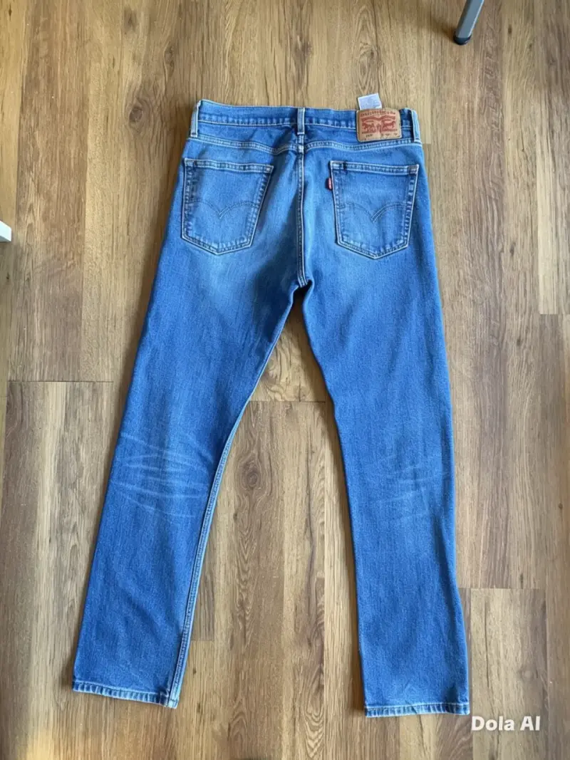Jeans Levi's, corte recto, lavado azul medio. - 2