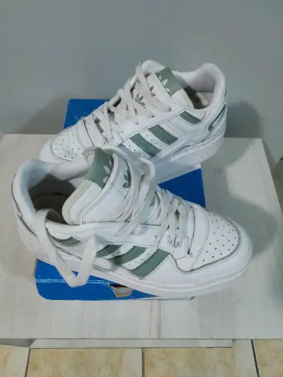 Zapatillas Adidas Forum XLG blancas y verdes - miniatura 2