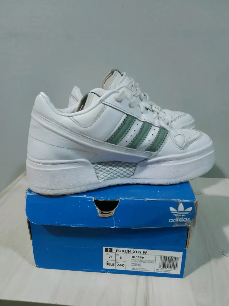 Zapatillas Adidas Forum XLG blancas y verdes - 3