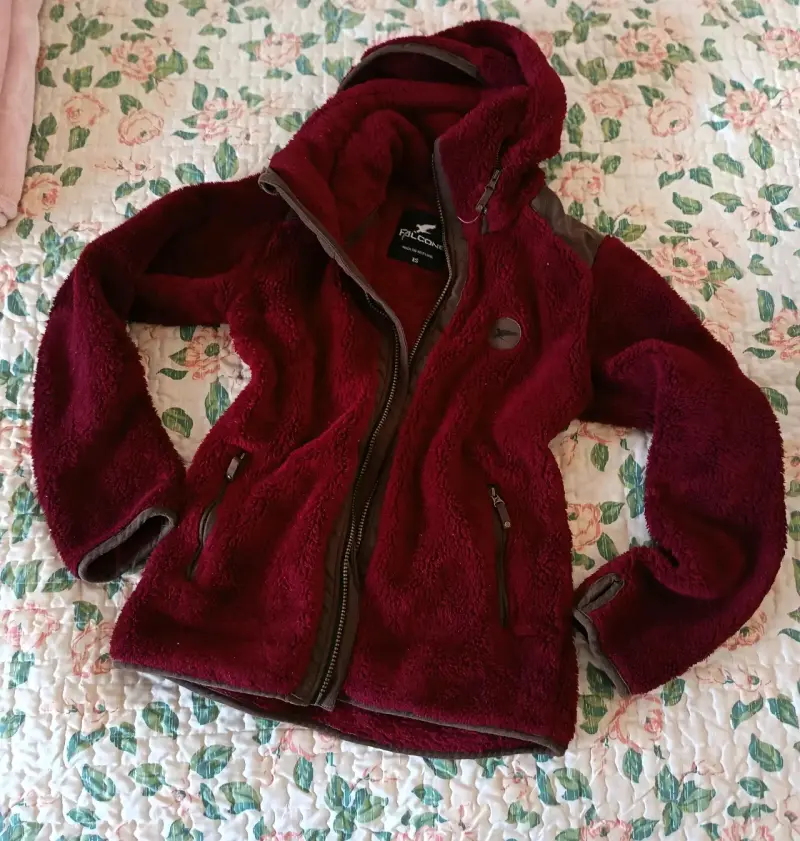 Chaqueta impermeable azul con capucha - 2