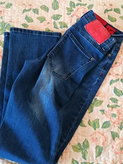 Chaqueta impermeable azul con capucha - miniatura 4