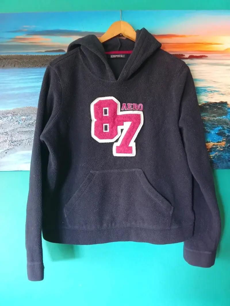 Polerón Aeropostale negro con capucha