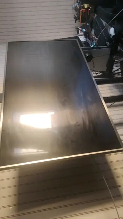 Televisor LED LG de 50 pulgadas con soporte - miniatura 1