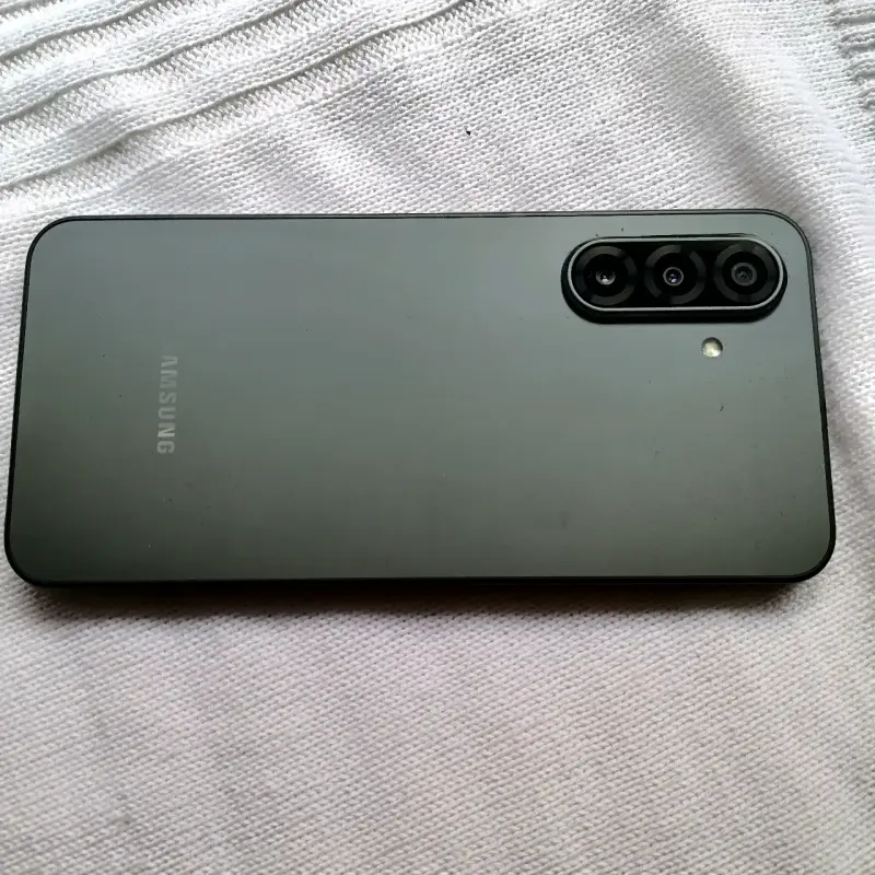 Smartpsahone con pantalla táctil en buen estado - 2