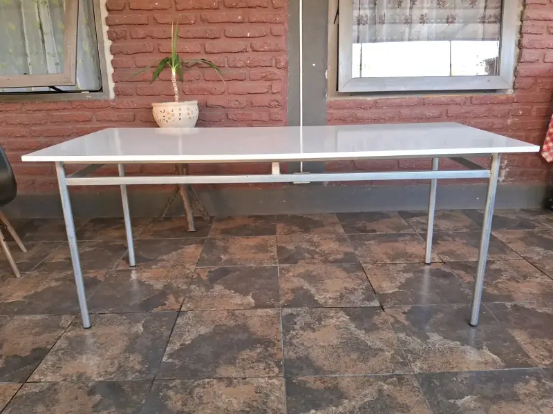Mesa rectangular blanca - 1
