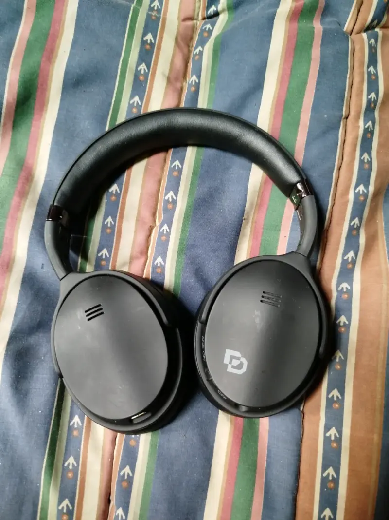 Auriculares inalámbricos negros de alta calidad - 2