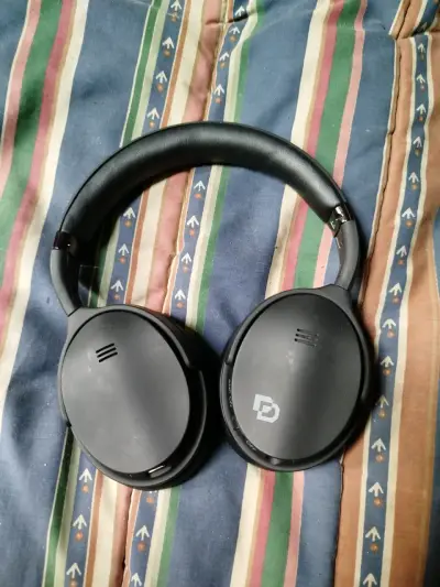 Auriculares inalámbricos negros de alta calidad - miniatura 2