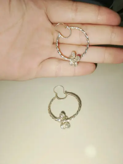 Aros de plata con diseño floral - miniatura 1