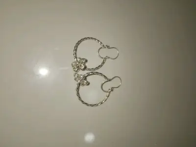 Aros de plata con diseño floral - miniatura 2