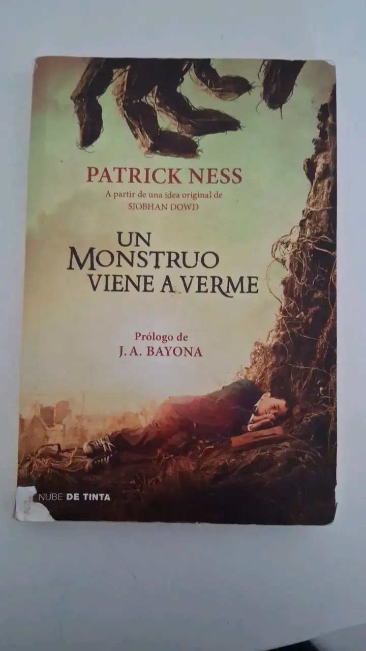 Libro 'Un monstruo viene a verme' de Patrick Ness - 1