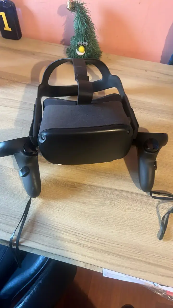 Gafas de realidad virtual con controladores - 1