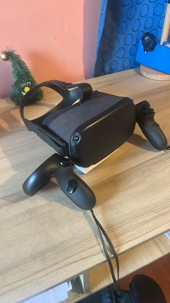Gafas de realidad virtual con controladores - 2