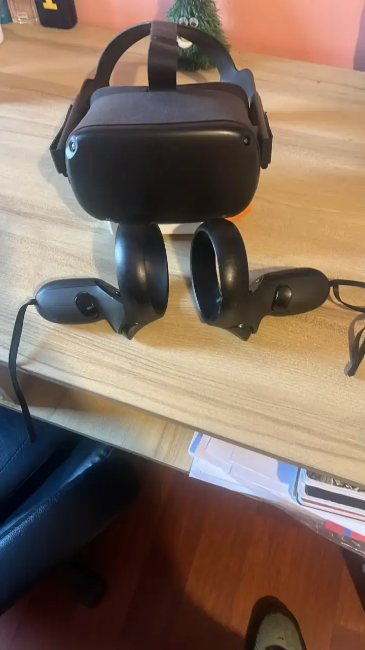 Gafas de realidad virtual con controladores - 3