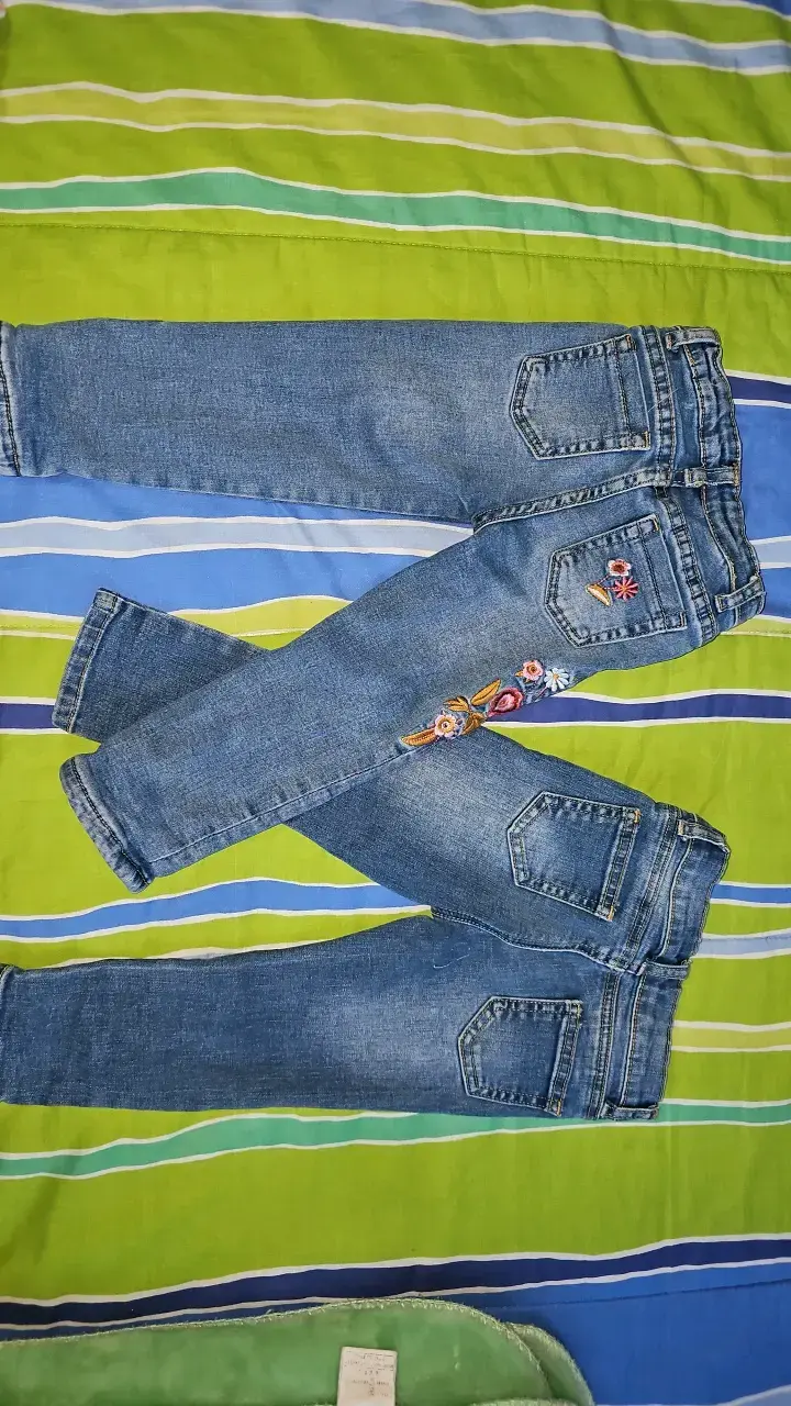 Jeans bordados para niña - 2