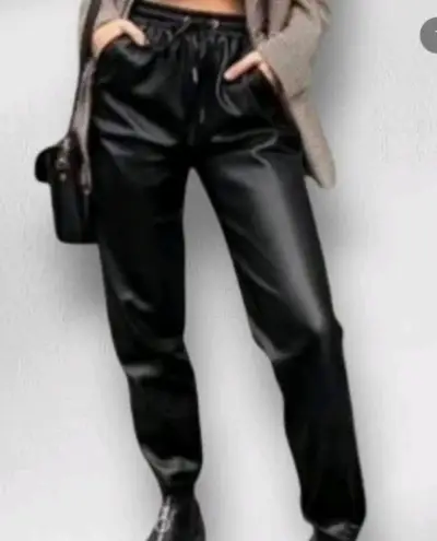 Pantalones jogger negros de cuero sintético - miniatura 3