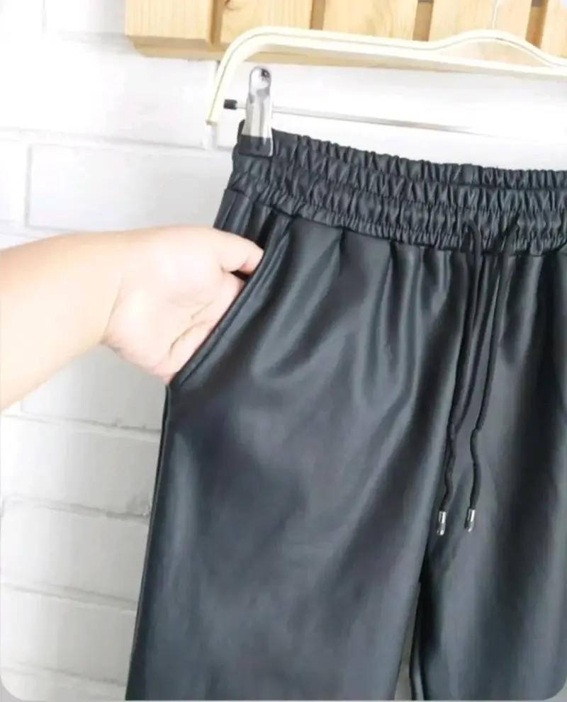 Pantalones jogger negros de cuero sintético - 6