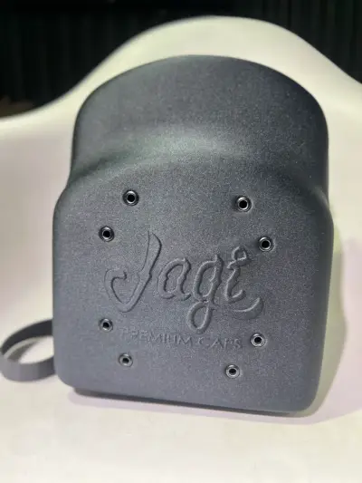 Protector de Cap Jagi Premium negro - miniatura 1