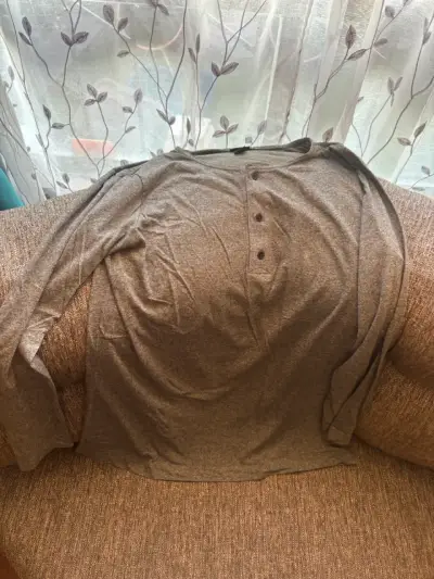 Polera manga larga gris con botones - miniatura 1