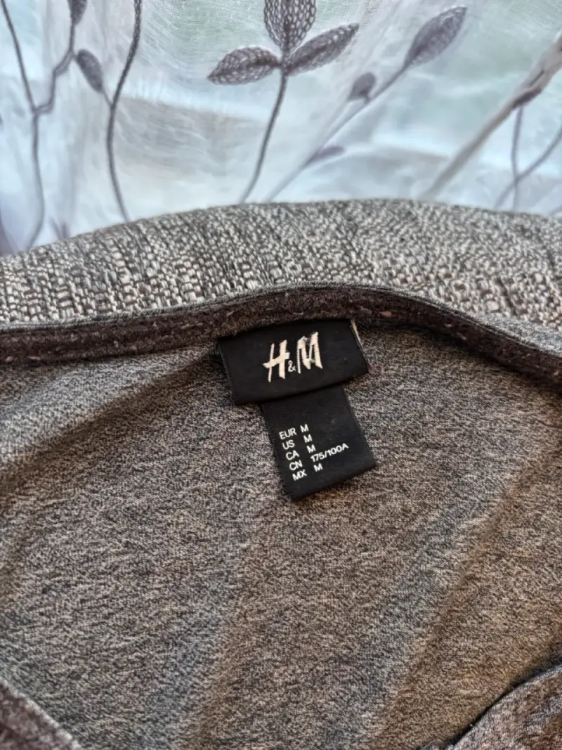Polera manga larga gris con botones - 2
