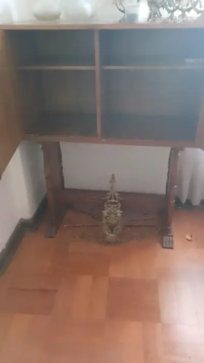 Aparador de madera tallada vintage - miniatura 4